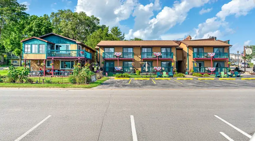 1 BG Inn On The River LLC