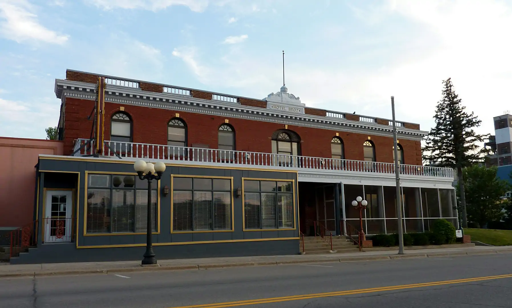2009-0805-NewPrague-HotelBroz — Le Sueur County, Minnesota